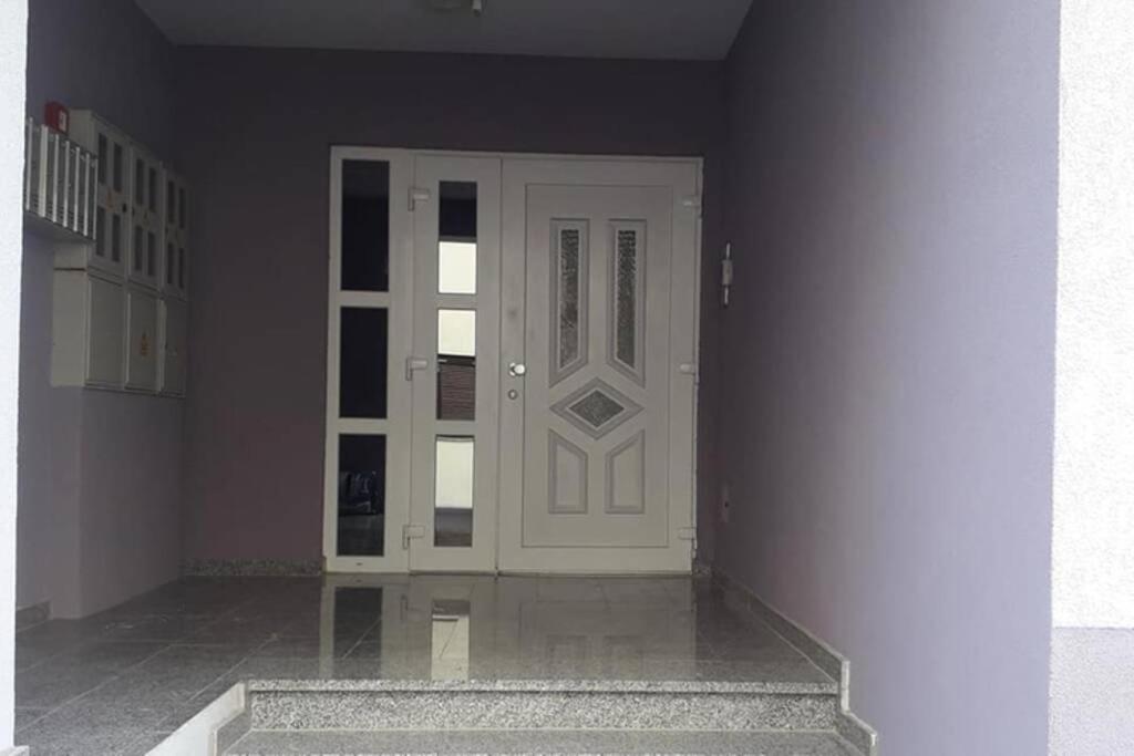 Apartman Franko - Uz Parking Pula Exterior photo